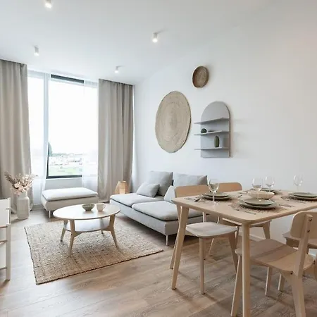 Slovakia Chalupkova Downtown Retreat * Братислава
